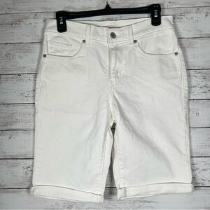 Levi's Bermuda White Denim Jean Shorts Women's 27 Medium Rise NEW